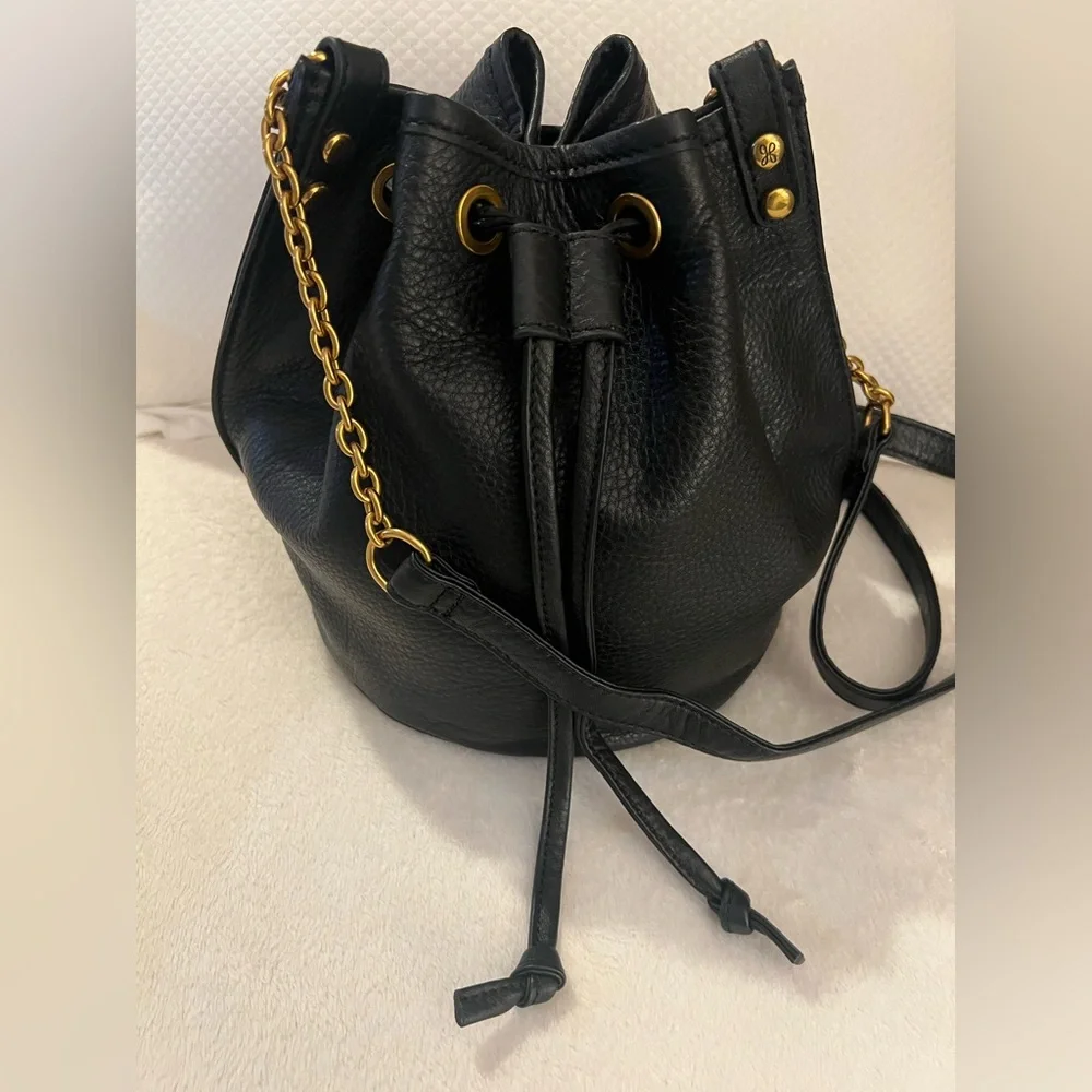 🩷 Hobo PIER BUCKET CROSSBODY IN BLACK Leather/ Gold Hardware🩷